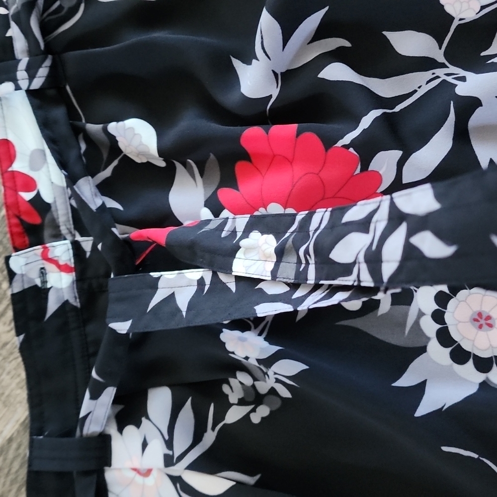 The Loft Black Floral Skirt extra small - Picture 9 of 15